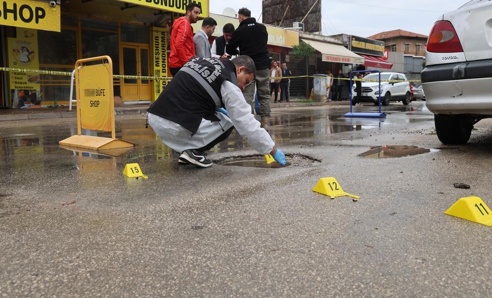 Adana'da tekel bayisine silahlı saldırı