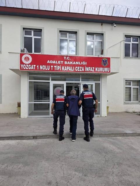 Yaşlı çifti öldüren katil zanlısı cezaevinde kalp krizi geçirerek öldü