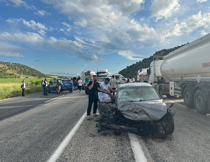 ADIYAMAN'DA FECİ KAZA: 3 ÖLÜ, 4 YARALI