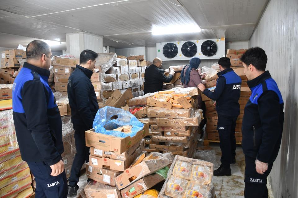 ŞANLIURFA'DA 50 TON BOZUK TAVUK ELE GEÇİRİLDİ