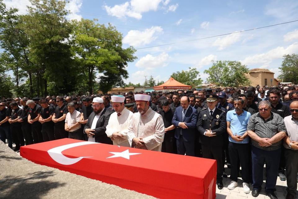 Yangına müdahale ederken şehit oldu! Gözyaşlarıyla uğurlandı