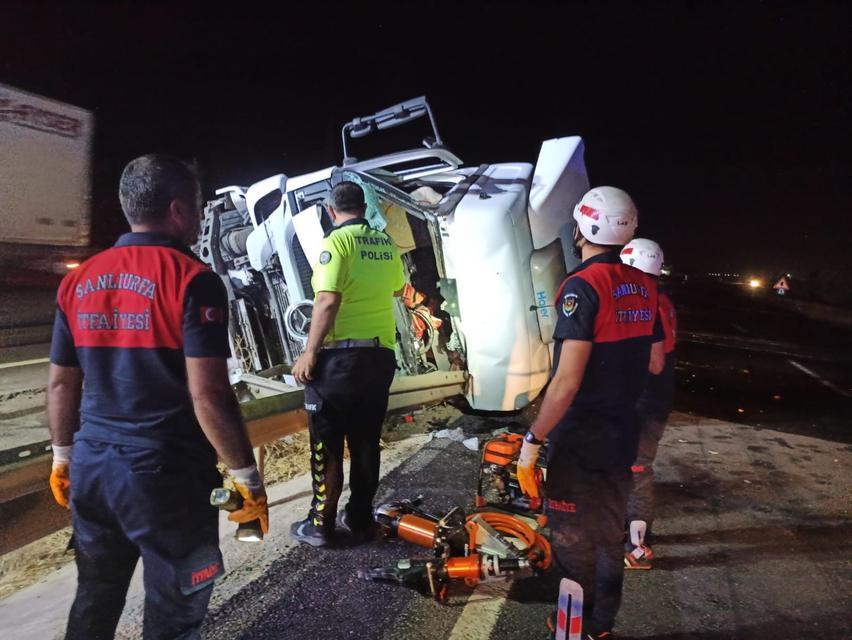 ŞANLIURFA'DA YAKIT TANKERİ DEVRİLDİ: 1 ÖLÜ