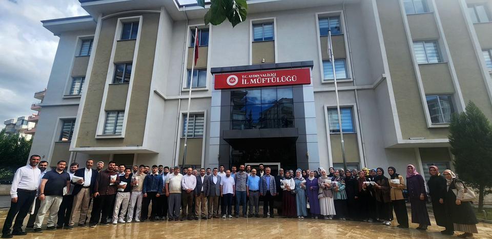 Aydın'da öğrenciler ve din görelileri kahvaltı sofrasında bir araya geldi