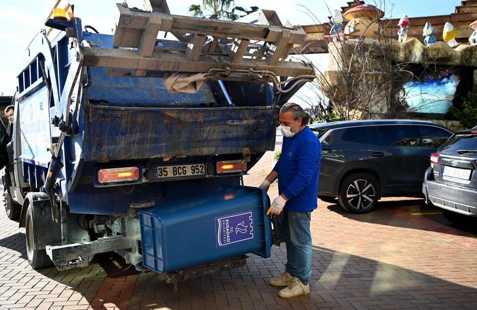 Kuşadası'nda geri dönüştürülebilir atıklar toplandı