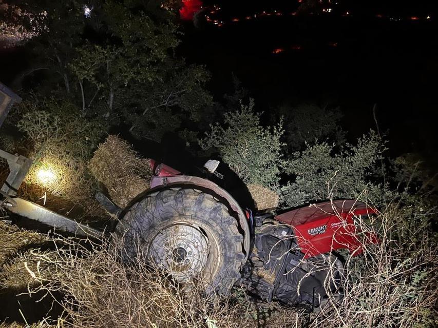 Kaza yapan traktör sürücüsü hayatını kaybetti