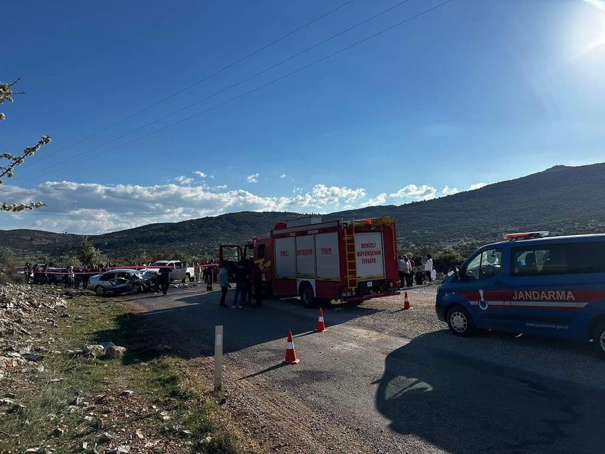Kazada hayatını kaybeden karı kocanın cansız bedeni ise incelemelerin ardından otopsi yapılmak üzere morga kaldırıldı.
Kazayla ilgili soruşturma başlatıldı.