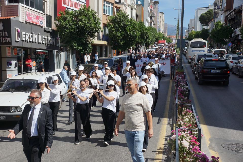 Aydın’da Aile Yılı kortej yürüyüşü yapıldı