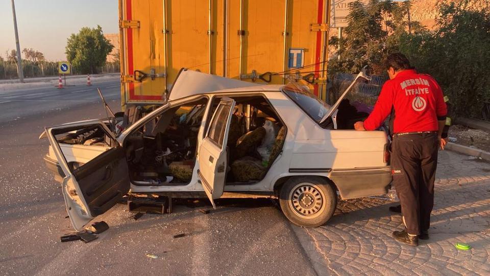 Tıra çarpan otomobilin sürücüsü hayatını kaybetti