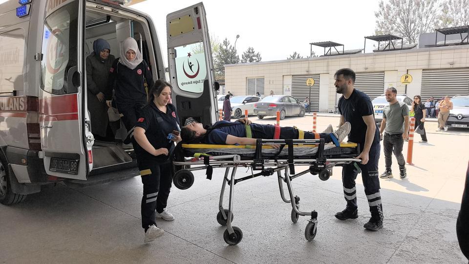 DEPREMDEN KAÇARKEN MERDİVENLERDEN DÜŞTÜ