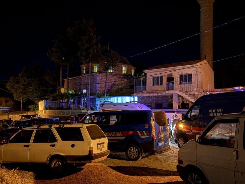 Camiye imamı öldürmek için geldiği öne sürüldü! Bulamayınca cemaate saldırdı: 2 ölü