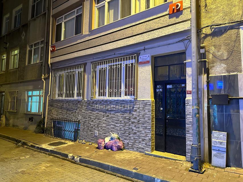 FATİH'TE 7 YAŞINDAKİ ÇOCUK EVDE ÖLÜ BULUNDU: BAKIMSIZLIKTAN ÖLDÜĞÜ İDDİA EDİLDİ