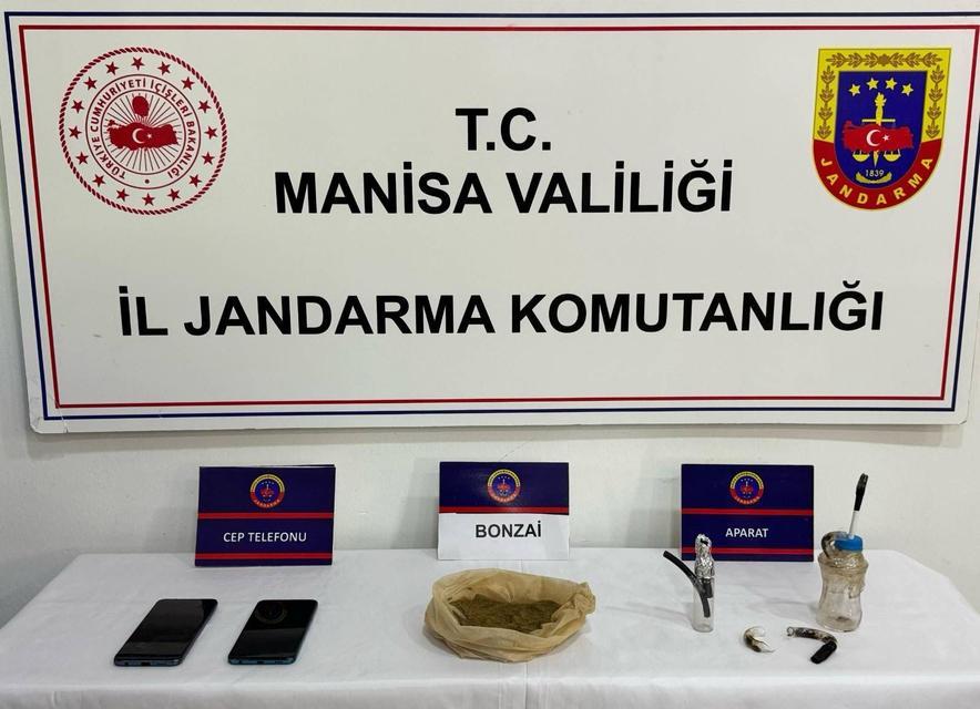 Manisa'da uyuşturucu operasyonu: 3 kişi tutuklandı