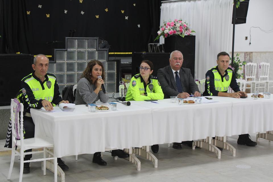 Aydın’da servis şoförleri ve rehber personellere trafik eğitimi