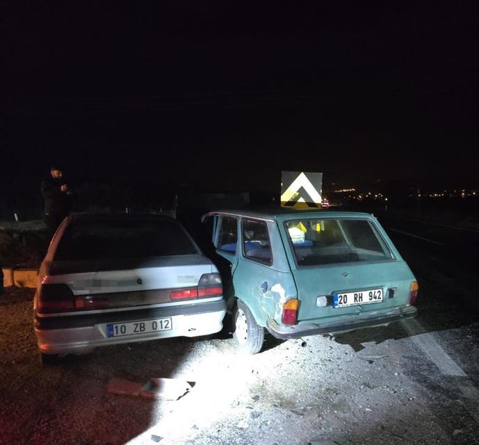 İki otomobil çarpıştı; 3 yaralı