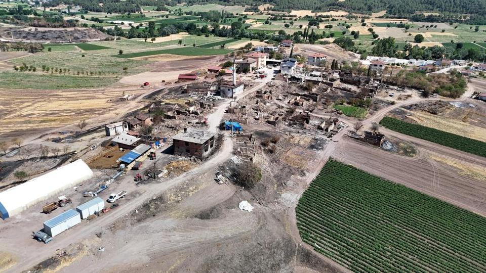 Köy kül oldu, caminin içi sağlam kaldı