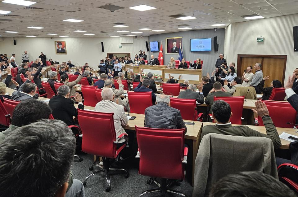 Çerçioğlu yatırım bahanesiyle yine kredi istedi, CHP Grubu izin vermedi