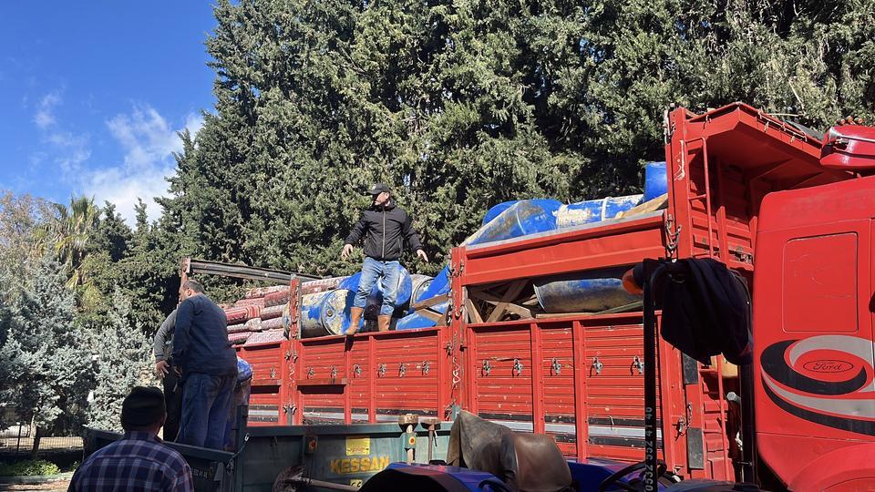 TAŞAN ÇAYDAKİ İŞLETME YIKILDI, SULARA KAPILMAK ÜZERE OLAN BİR KÖPEK SON ANDA KURTARILDI EVLERİN ZEMİN KATLARI SULAR ALTIN KALDI, SAHİL EŞYALAR İLE DOLDU SU TAŞKINI DRONE İLE HAVADAN GÖRÜNTÜLENDİ