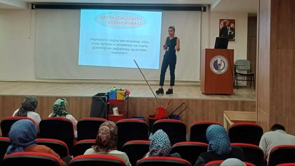 Hastane temizlik personeline uygulamalı eğitim
