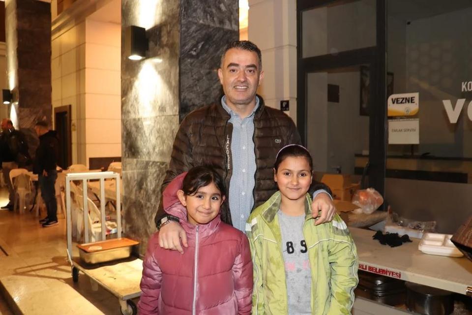 Başkan Arıcı'dan çocuklara iftar sürprizi