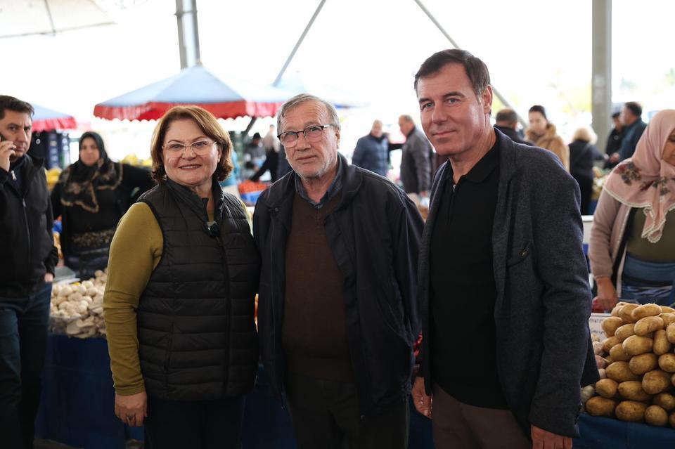 Başkan Hatice Gençay, pazar esnafının yanında