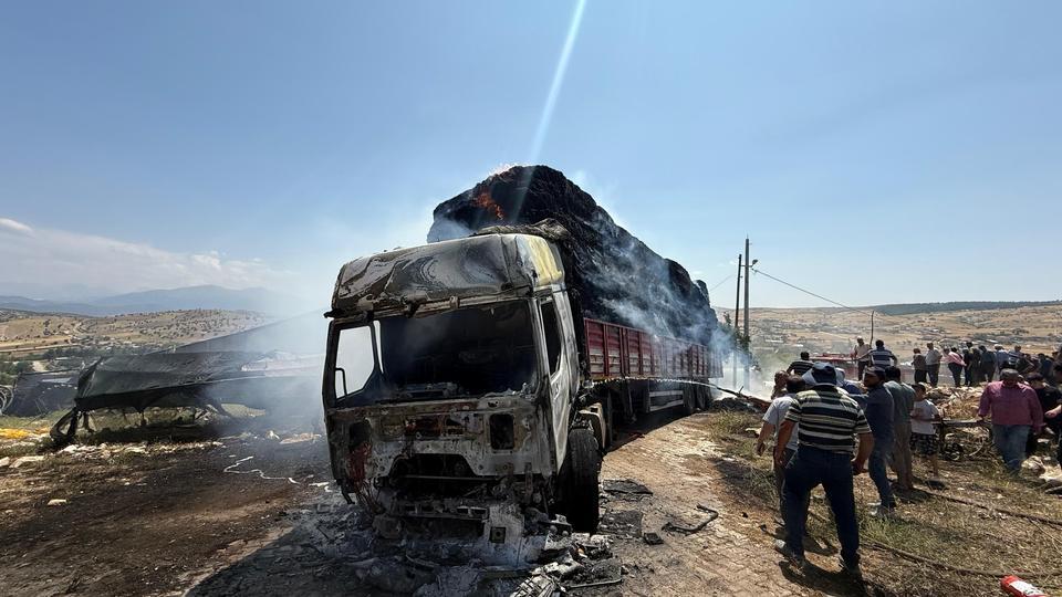 Saman yüklü tır alev alev yandı