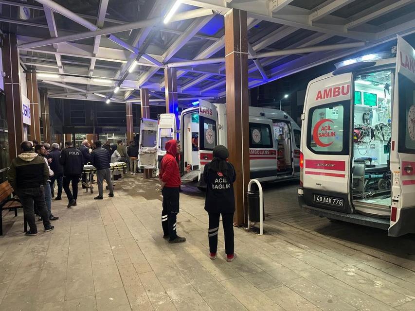 Öğretmenleri taşıyan taksi takla attı: 7 yaralı