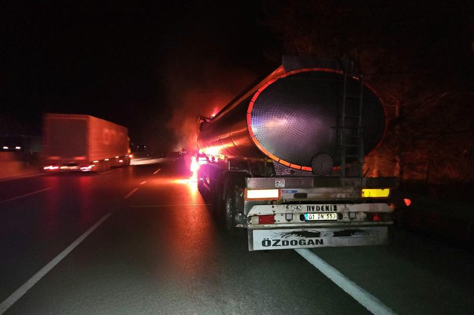 Seyir halindeki tankerde yangın çıktı alevler ormana sıçradı