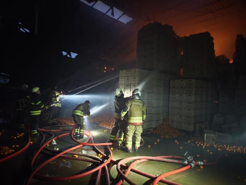 Pantolonunu giymek için geri dönen 19 yaşındaki işçi dumandan etkilenerek öldü