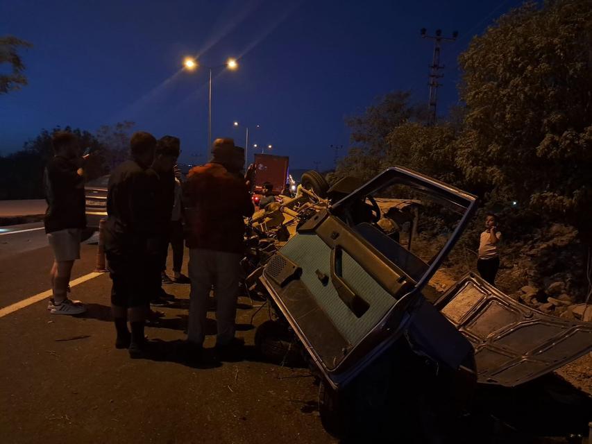 Taşa çarpan Tofaş hurdaya döndü