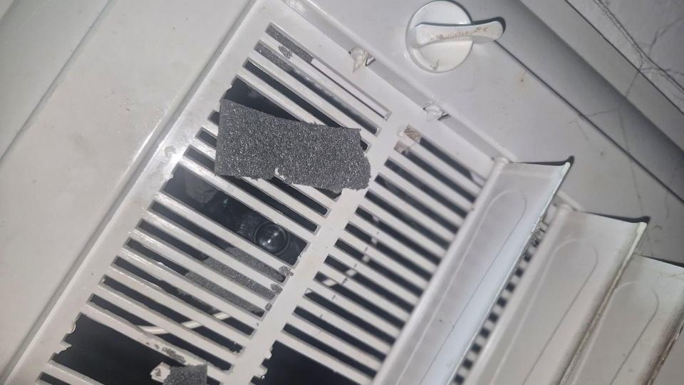 ESENYURT'TA BİR FİRMANIN KADINLAR TUVALETİNDE GİZLİ KAMERA BULUNDU