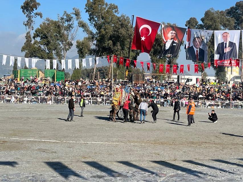 PEHLİVAN DEVELER YILIN İLK GÜREŞİNDE İNCİRLİOVA'DA KOZLARINI PAYLAŞTI