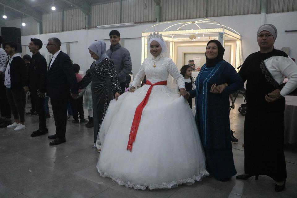 SOSYAL MEDYADA BAŞLAYAN 13 BİN KİLOMETRELİK AŞK ENGEL TANIMADI
