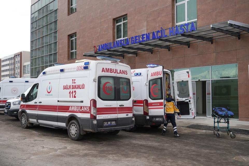 İki otomobil çarpıştı: 6 yaralı