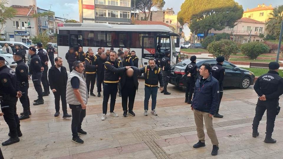 Aydın dahil 3 ilde lüks araç dolandırıcılarına operasyon: 9 gözaltı