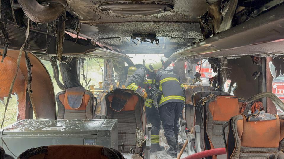 OTOBÜS YANGININDA 13 YOLCU VE 3 PERSONEL ÖLÜMDEN DÖNDÜ
