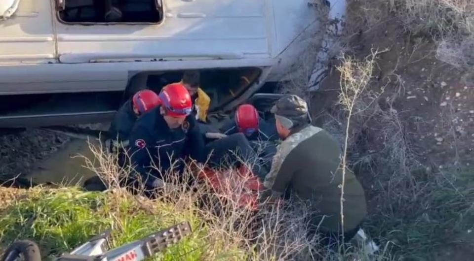 Öğrenci servisi şarampole devrildi: 2’si ağır 9 yaralı