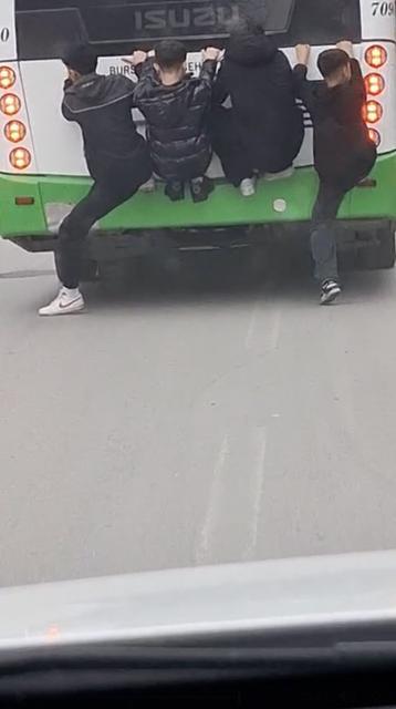 Lise öğrencilerinin tehlikeli yolculuğu