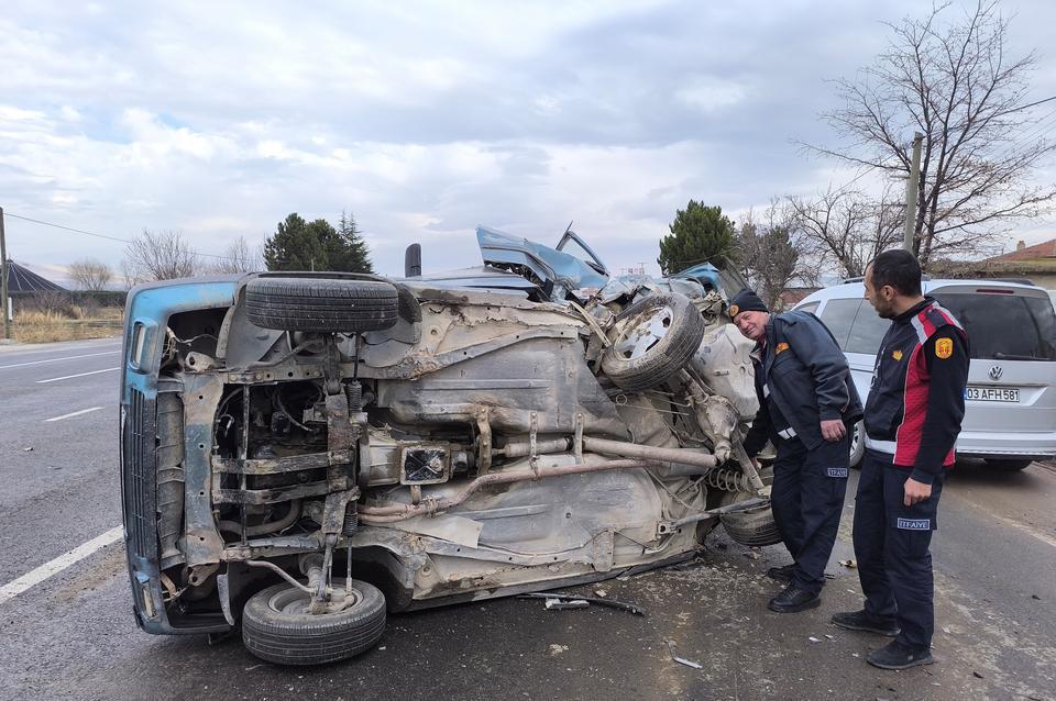 İki otomobilin çarpıştığı kazada 4 kişi yaralandı