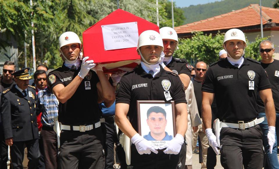 Şehit polise eşinden yürekleri dağlayan veda