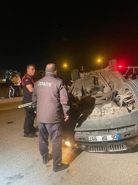 Ambulans ile otomobil çarpıştı: 4 yaralı