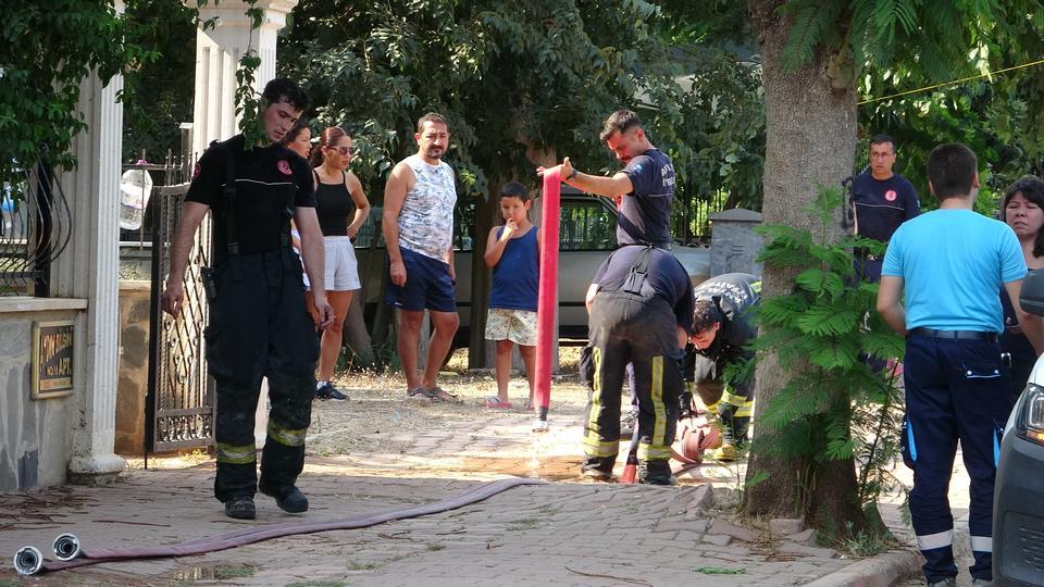 Tatil için geldikleri evleri 1 saat sonra küle döndü