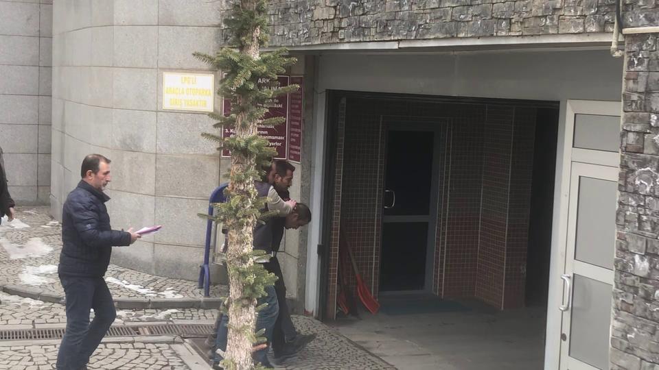 EŞİNİ VE KIZINI BIÇAKLAYARAK ÖLDÜREN ÖĞRETMEN BABA ADLİYEYE SEVK EDİLDİ