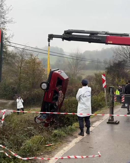 Otomobil dereye uçtu: 2 ölü, 1 yaralı