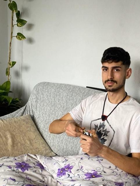 KIZ ARKADAŞINI ÖLDÜREN GENCİN SİLAHLI FOTOĞRAFLARI ORTAYA ÇIKTI