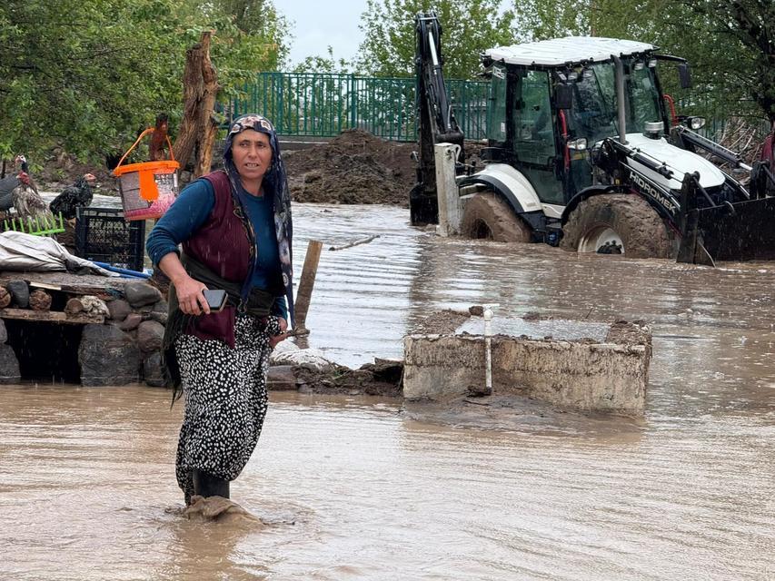 Mayıs ayında evler ve araziler sular altında kaldı