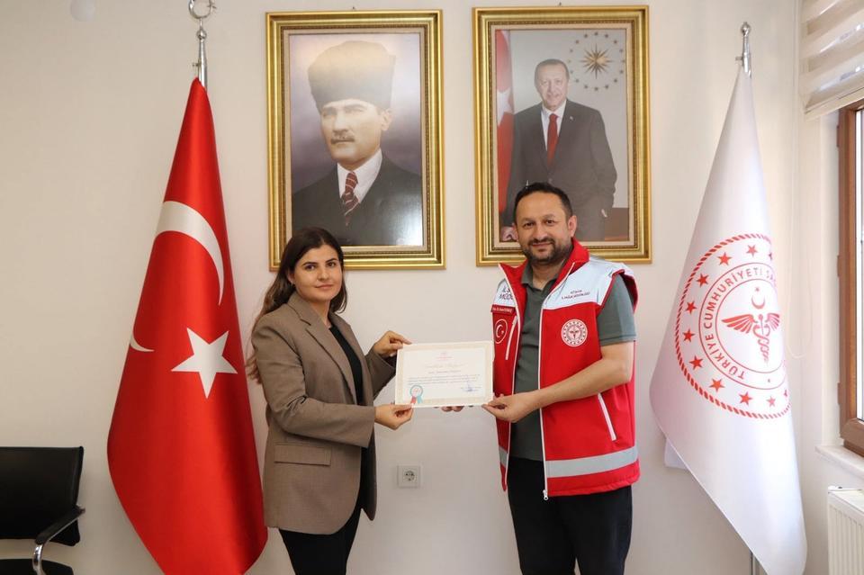 Kazada hayat kurtaran sağlıkçılar ödüllendirildi