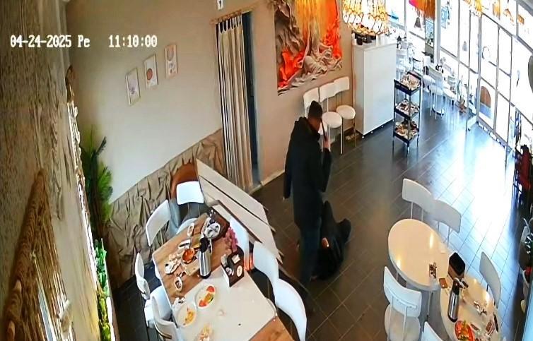 Eşini öldürüp canına kıydı