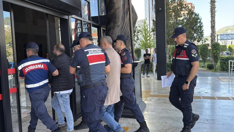 Sahte pasaportla 24 milyon liralık arsa vurgunu: 6 gözaltı