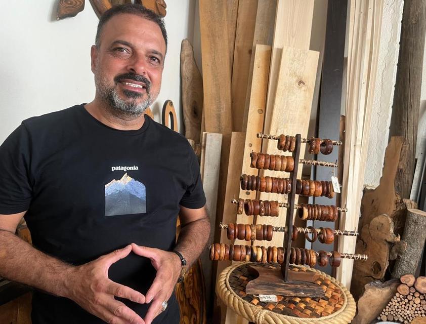 Aydın'da ahşap oyma ustasının eserleri makam odalarını süslüyor