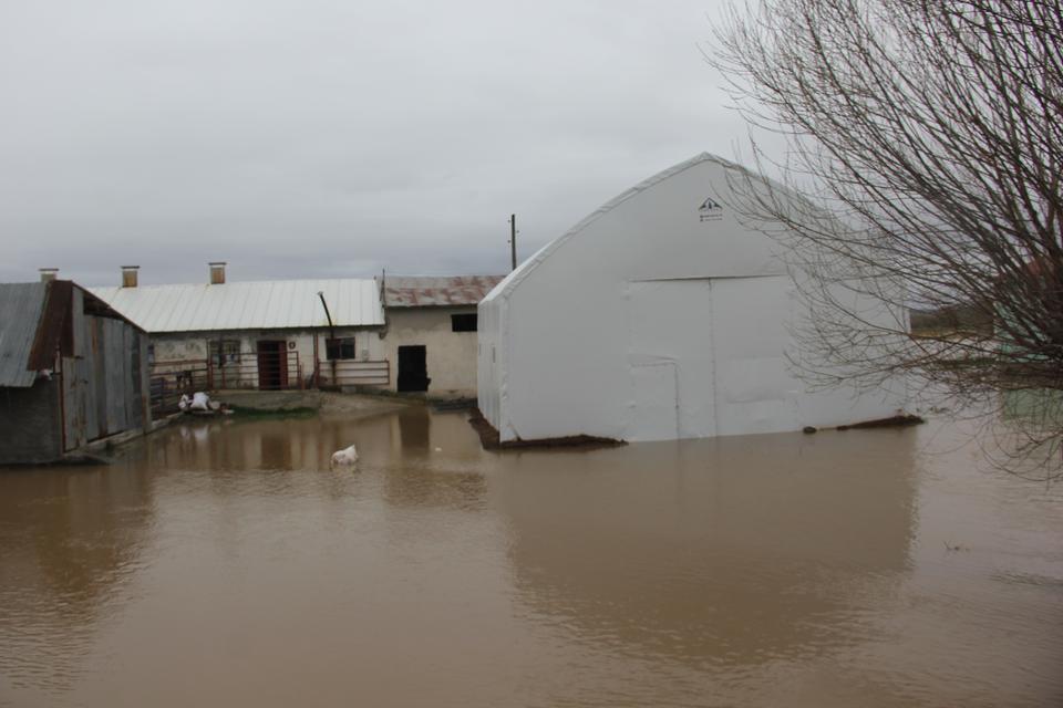 BARAJ TAŞTI, KÖY TAMAMEN SULAR ALTINDA KALDI